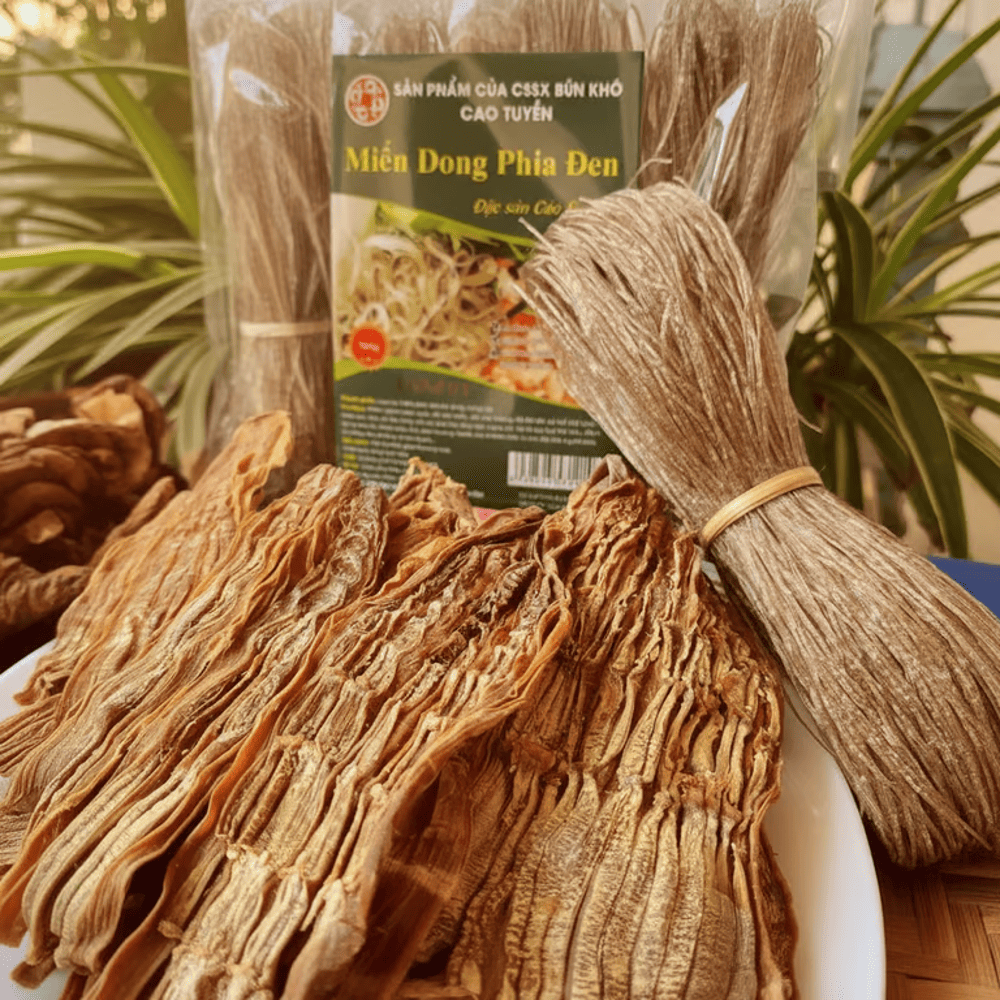 Miến dong Phia Đén được làm từ nguyên liệu tự nhiên, có sợi miến dai, ngọt và không bị dính